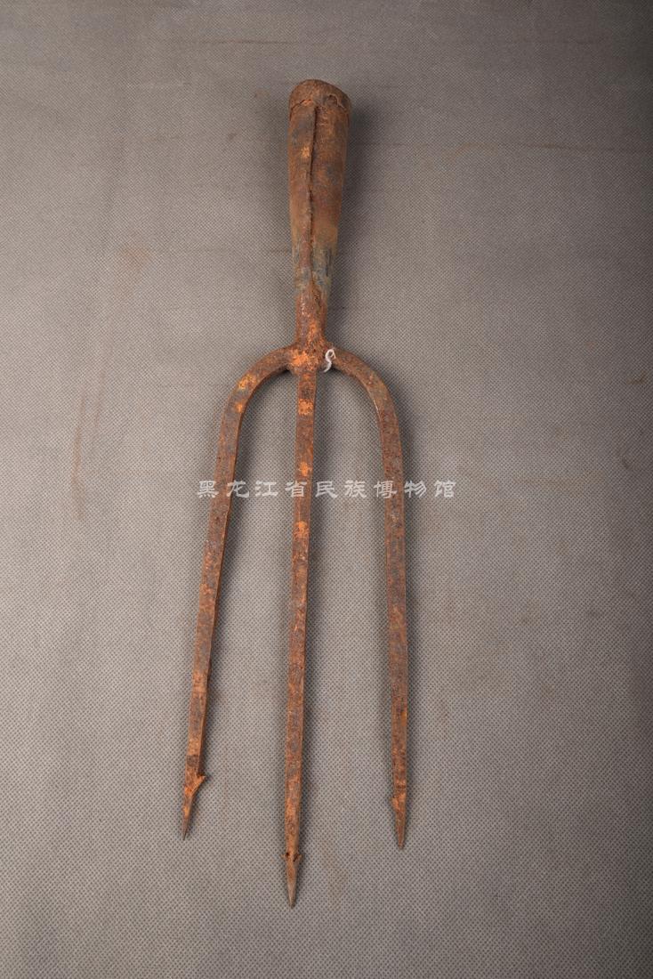 黑龙江省民族博物馆_馆藏文物_现代三齿鱼叉