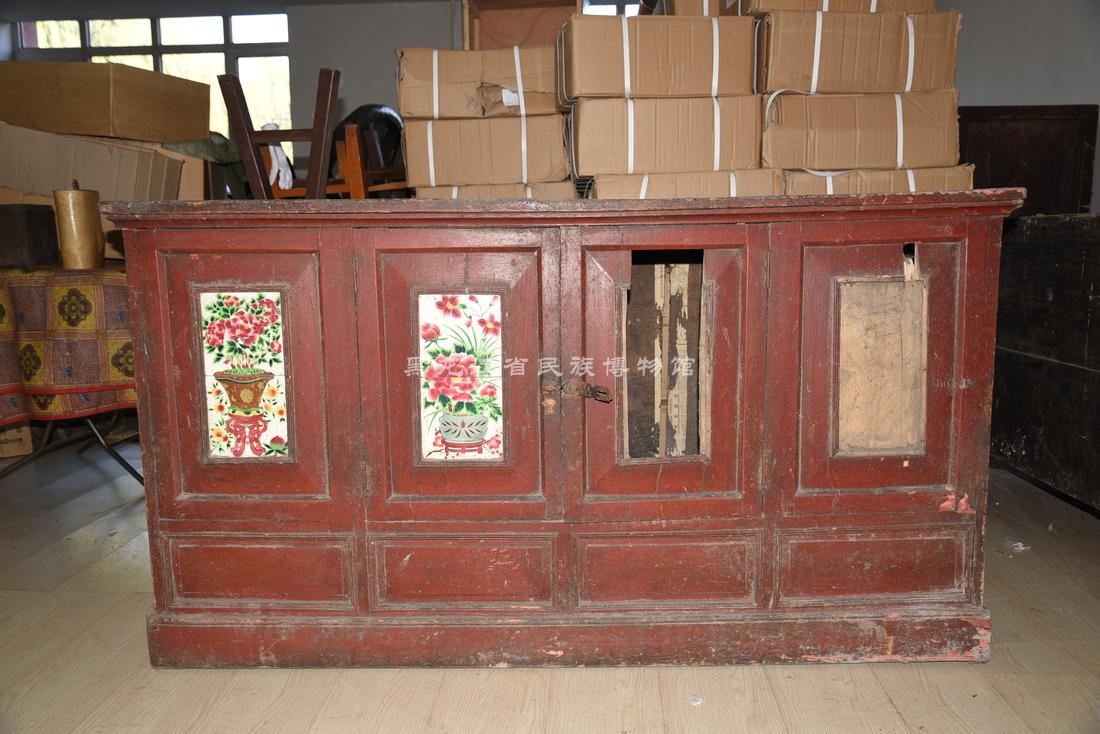 黑龙江省民族博物馆_馆藏文物_民国双开门木质炕琴