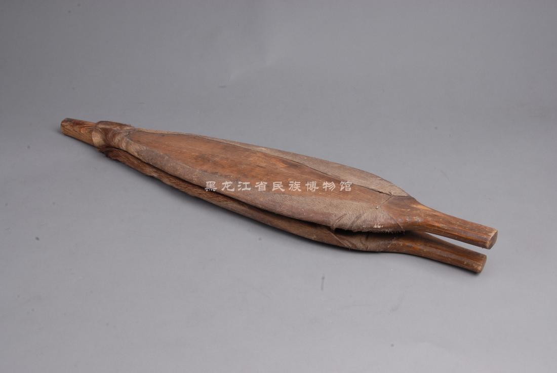 黑龙江省民族博物馆_馆藏珍贵文物_现代棒槌形锻铁鼓风皮囊