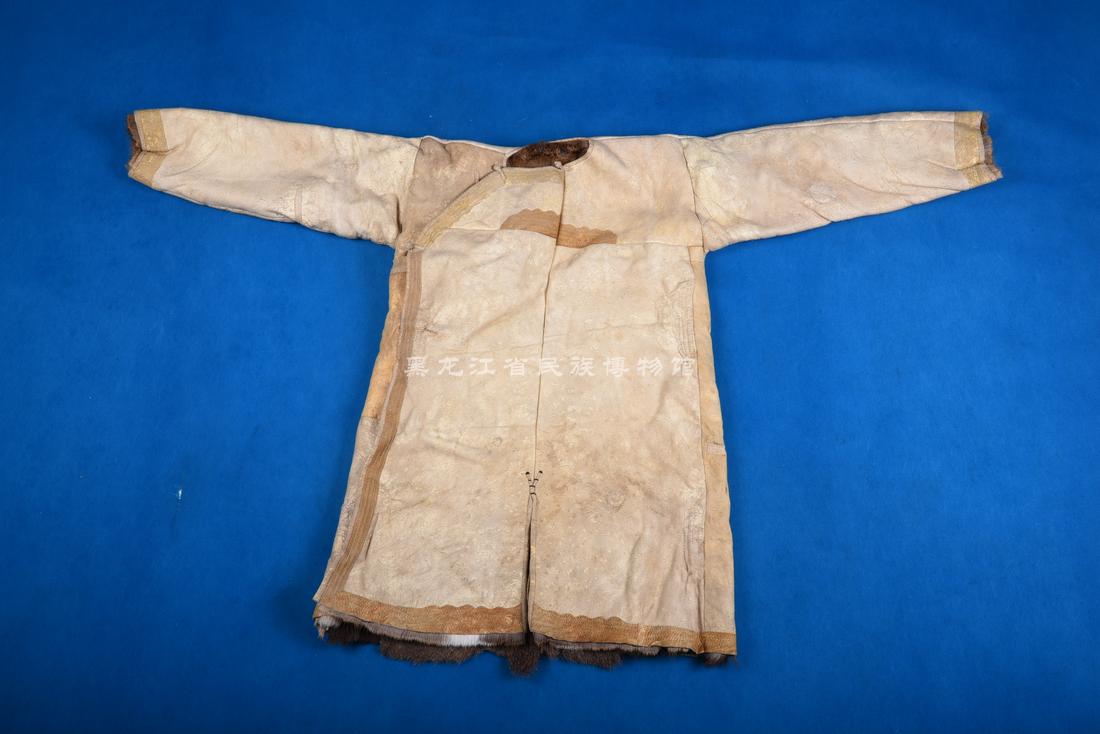 黑龙江省民族博物馆_馆藏珍贵文物_现代男式狍皮衣2