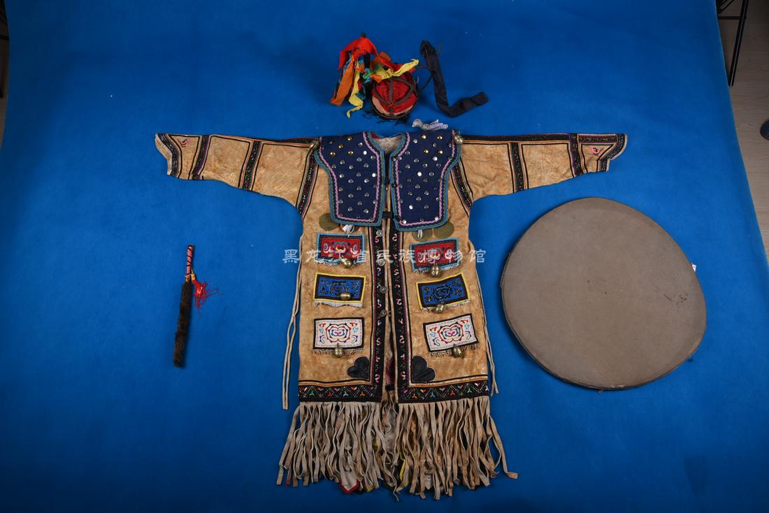 黑龙江省民族博物馆_馆藏珍贵文物_现代皮制萨满服