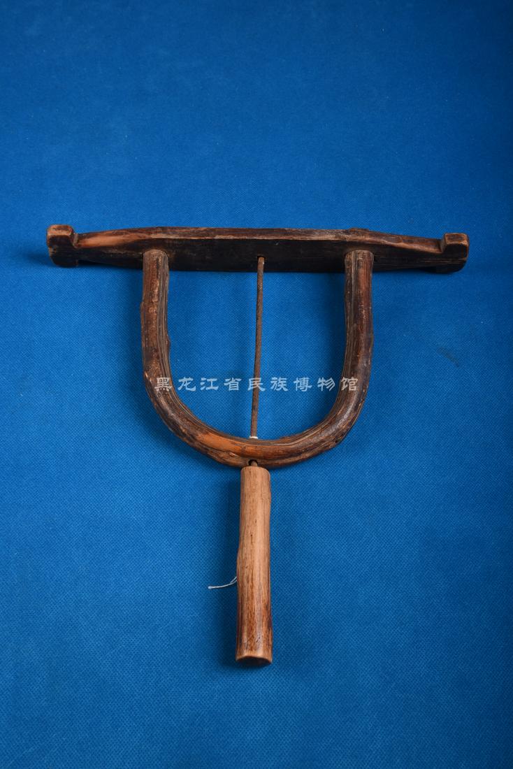 黑龙江省民族博物馆_馆藏珍贵文物_现代木制纺绳车